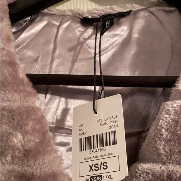 NWT faux fur vest - Picture 2 of 8